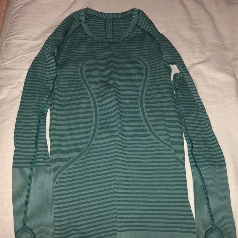 Lululemon workout long sleeve